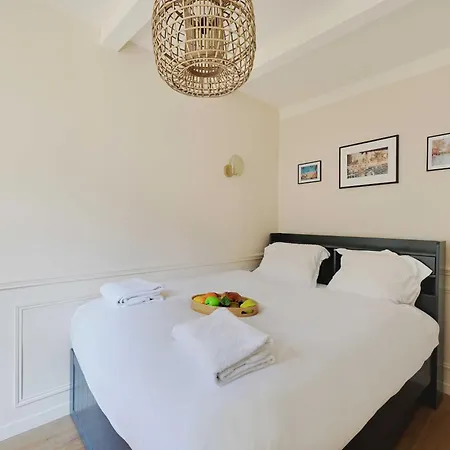 Beautiful 2br 4p Republique Temple