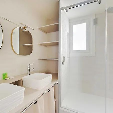 Beautiful 2br 4p Republique Temple * Parijs