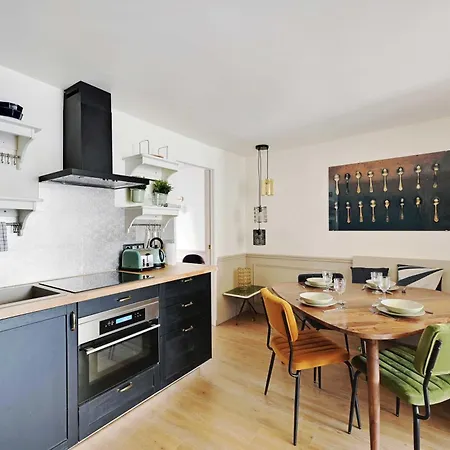 Beautiful 2br 4p Republique Temple Parijs